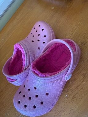 Kids Pink Glitter Crocs with Cozy Lining